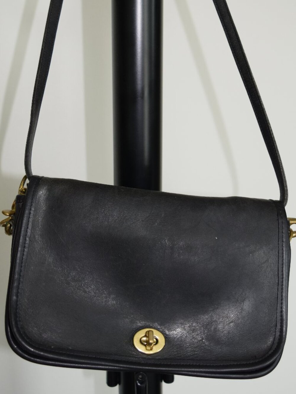 Vintage Coach Black Leather Crossbody Bag Turnlock — Brass Hardware